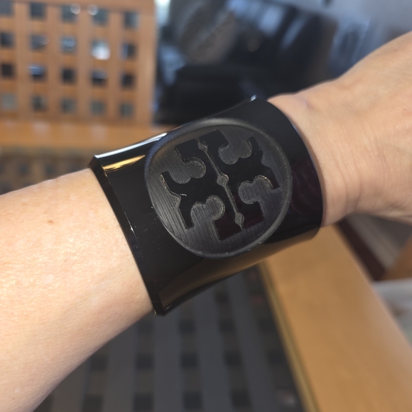 Tory Burch Shiny Silver Statement Bracelet. Simply Gorgeous. - Picture 3 of 3